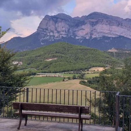 דירות El Pueyo de Araguás Preciosas Vistas A La Montana, Luminoso Y Acogedor מראה חיצוני תמונה