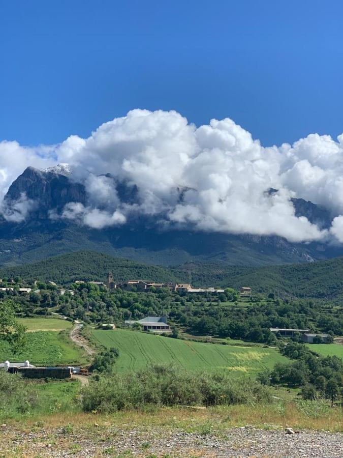 דירות El Pueyo de Araguás Preciosas Vistas A La Montana, Luminoso Y Acogedor מראה חיצוני תמונה